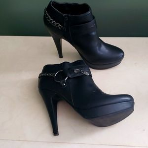 GUESS BLACK HEELED BOOTS